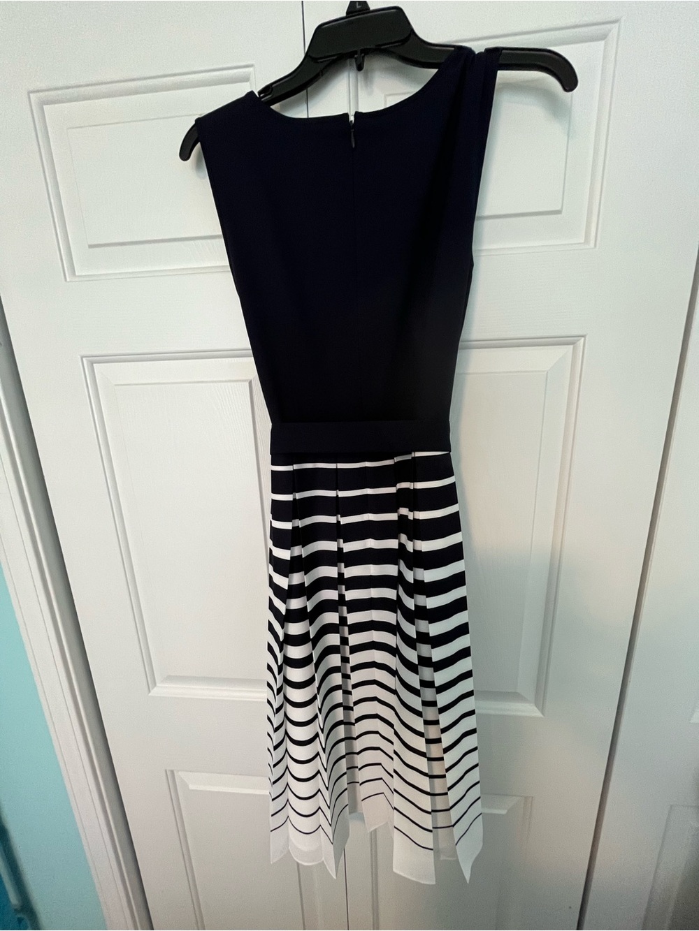 Talbots Fit n Flare Tank Navy and White Pleated Dress with Belt Size 8 - Picture 4 of 6